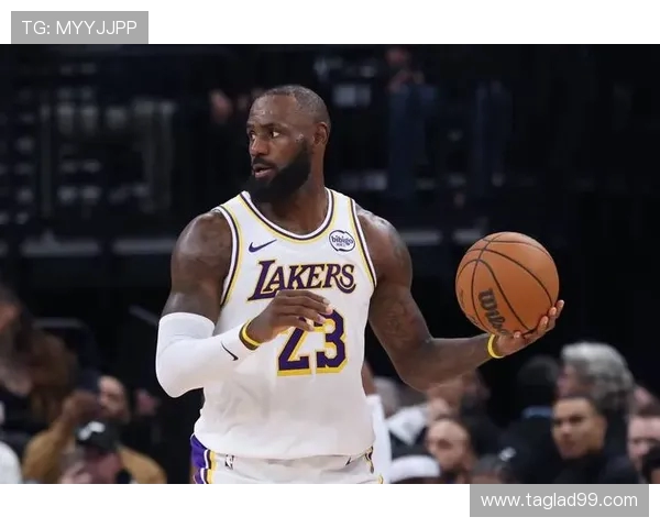 原创追求保罗，联手詹皇冲冠？湖人操作引爆联盟，字母哥也要加盟？